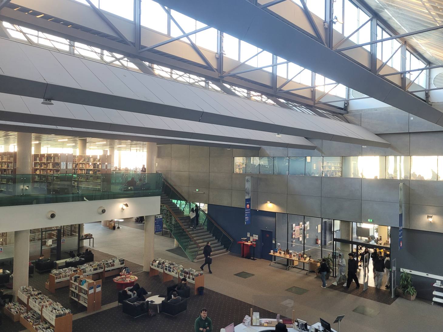 Hall de la BU Sciences de l’université de Toulouse